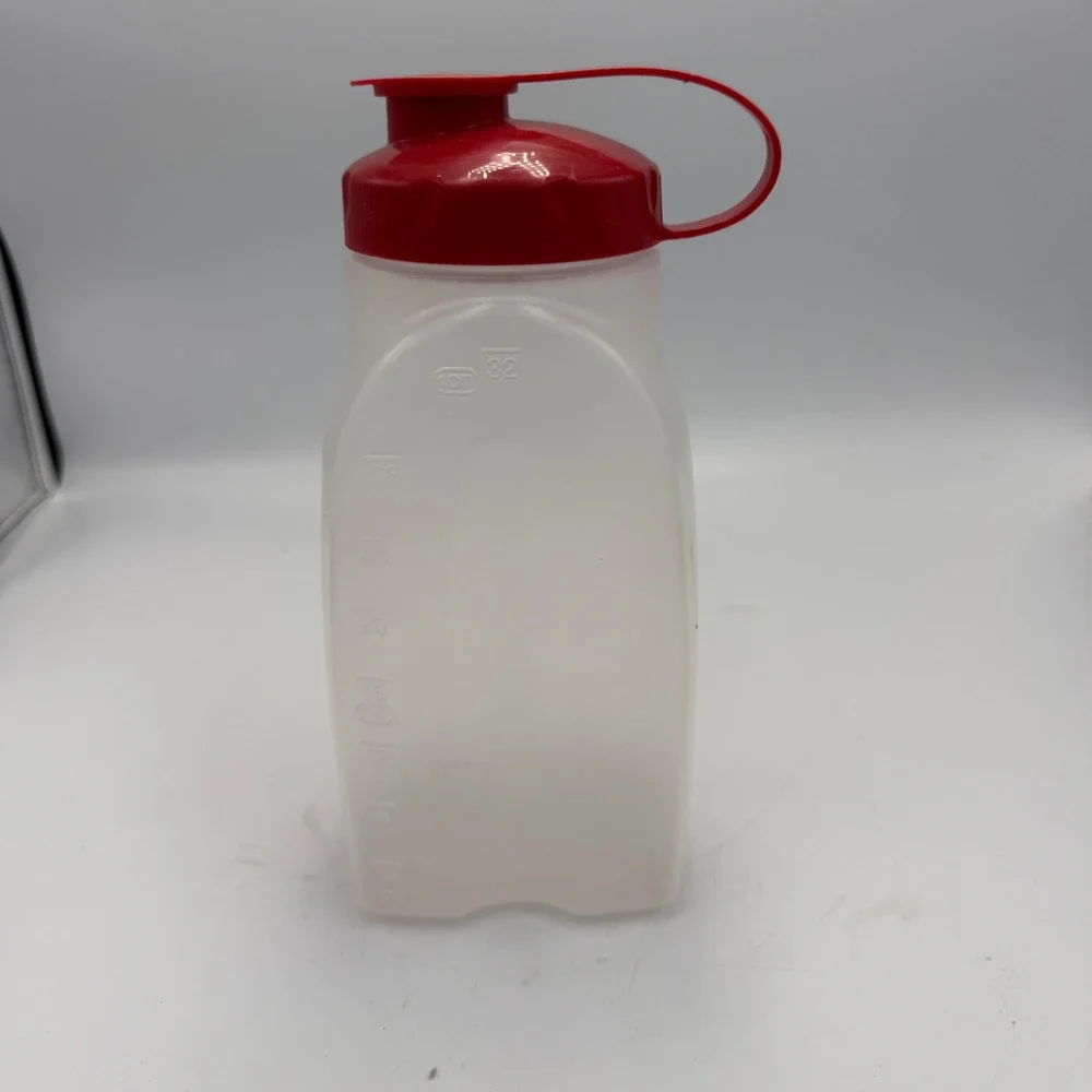 Rubbermaid 32 oz 1 Qt Mixing Bottle Red Flip Top Lid Translucent Made in USA